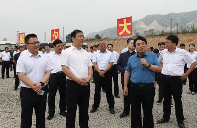 丁小强带队开展全市第二季度项目拉练检查 聚焦金属建筑装饰材料制造，推动产业升级与高质量发展