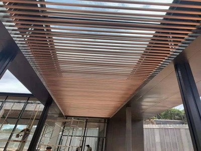 金属装饰艺术 拉丝古铜色铝方管、玫瑰金铝板与仿古铜隔断的匠心制造